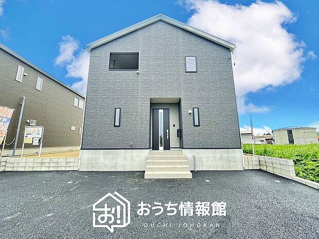 【現地写真（外観）【１号地】】雨で汚れを落とし、耐久性・耐候性に優れた外壁を使用しています。