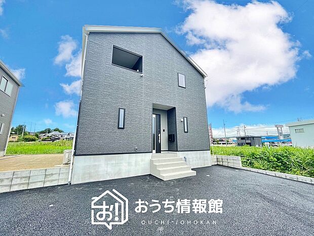 【現地写真（外観）【１号地】】軽くて火災に強い屋根材を採用し、地震時の建物への負担や揺れを軽減しています。