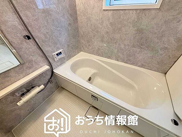 【現地写真(浴室)】浴室暖房乾燥機付き。1坪タイプで広々です。