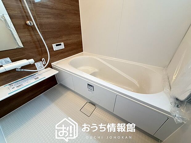 【現地写真（浴室）】浴室暖房乾燥機付き。１坪タイプで広々です。