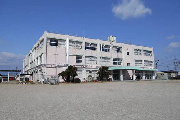 鈴鹿市立若松小学校(約1,400m)