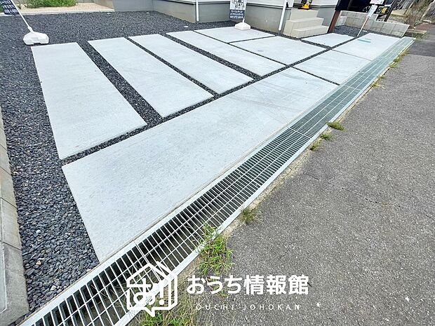 【現地写真(駐車場)】駐車スペースが広く、運転が苦手な方も安心です。