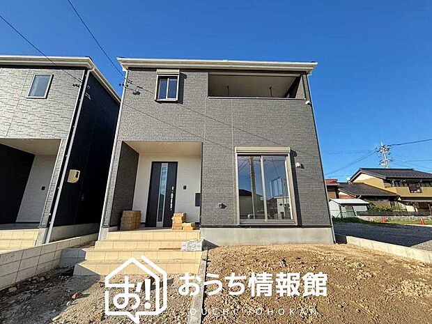 【現地写真（外観）【３号地】】軽くて火災に強い屋根材を採用し、地震時の建物への負担や揺れを軽減しています。