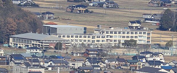 岐阜市立三輪中学校(約1,800m)