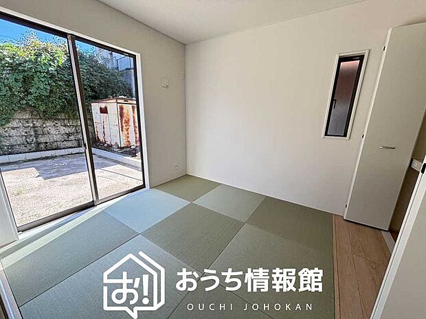 【現地写真（和室）】大壁仕様の新和室。くつろぎの空間です。