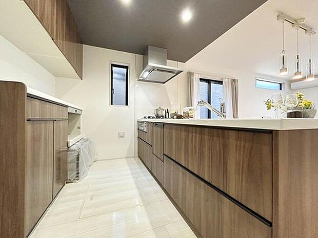 【建物プラン例:Kitchen】
人気のオープンキッチン設計で開放的な空間でお過ごしいただけます。
建物面積:99m2~|建物参考価格:1903万円