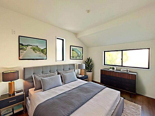 【Room：2号棟】
スーパーやコンビニなど商業施設も徒歩11分圏内にあり、お買い物に困らない暮らしやすい住環境！