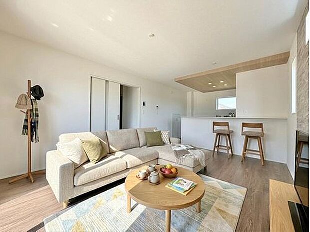 【建物プラン例】
弊社限定公開!角地・整形地が揃った開放的な全5区画が誕生!
落ち着いた住環境と都心へのアクセスのバランスが取れた、ファミリー層を中心に人気のエリアです。