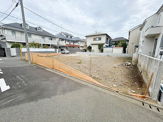 【【外観:10月中旬撮影】】幼稚園や保育園、小中学校なども徒歩10分圏内で共働きの子育て世帯でも安心して暮らせます!