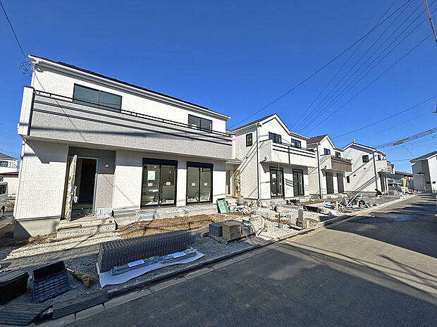 【【外観:2月撮影】】WICやSIC、パントリーなど収納豊富なプラン。趣味の道具や生活家電、思い出の品まで収納することが可能。