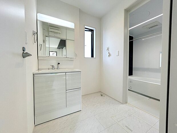 【【建物プラン例:Wash Room】】断熱・省エネ性能に優れたZEH水準仕様、耐震等級3を取得前提とした高仕様の住まいを建築できます!
プラン・カラーセレクトのご相談可能!