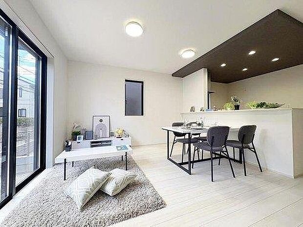 【【建物プラン例：LDK】】構造躯体の倒壊等防止/損傷防止の双方で耐震等級3を標準仕様とし、繰り返す地震や台風をはじめ、災害から家族と暮らしを守ります。