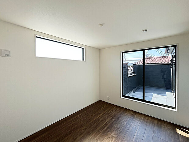 【【Room：6.5帖】】全居室2面採光で陽光が差し込みやすく、明るく暖かな空間を創り出し、快適な暮らしを叶えます。