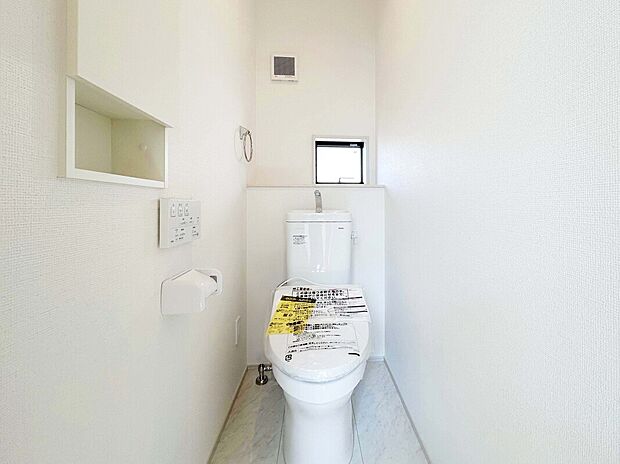 【【トイレ2カ所】】各階にトイレがあるので、朝慌ただしい時間帯に混む心配が減ります。わざわざトイレのために階段を昇り降りをせずに済みます。