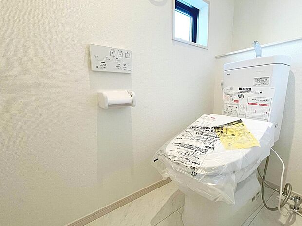 【【建物プラン例：Toilet】】ウォシュレット機能付きトイレで清潔感を保つことができます。