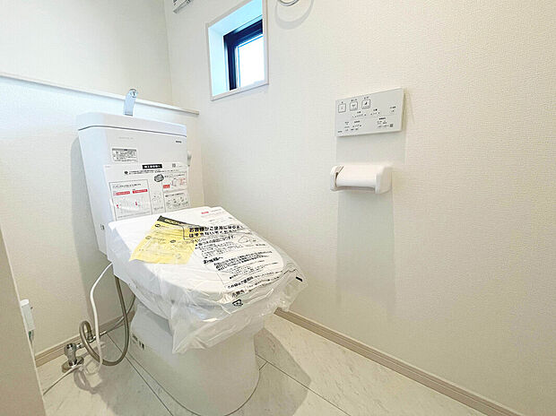 【【建物プラン例:Toilet】】ウォシュレット機能付きトイレで清潔感を保つことができます。