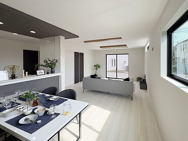 【【建物プラン例:LDK】】断熱性能・省エネ性能に優れたZEH水準仕様、耐震等級3など住宅性能表示制度6項目最高等級の高品質な建物プランをご提案。建物面積:96m2|建物参考価格:2003万円