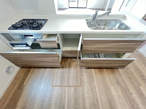 【1号棟キッチン】引き出し収納のシステムキッチン