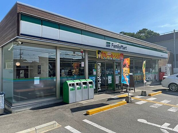 ファミリーマート 橿原石川町店（約688m）