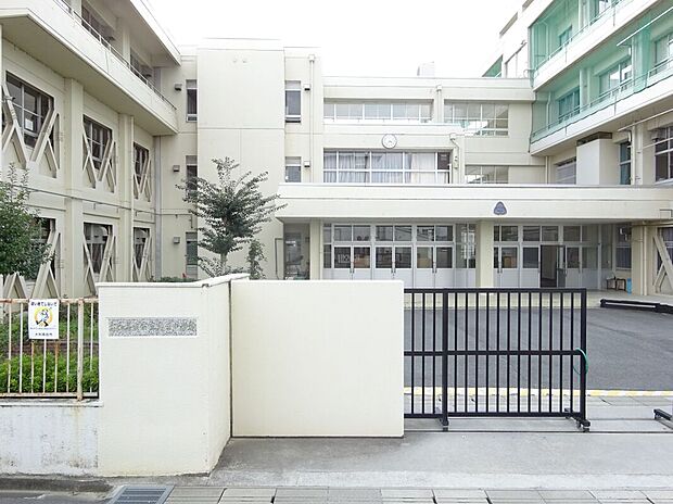 大和高田市立高田中学校(約398m)