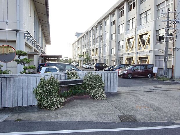 大成中学校(約2,100m)