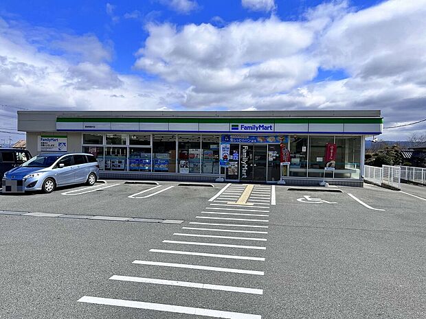 ファミリーマート 葛城南藤井店（約1,111m）