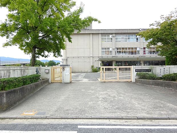 橿原市立耳成西小学校(約923m)