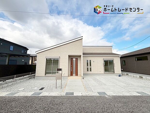 【現地外観】※2号棟
近鉄田原本線「黒田」駅まで徒歩3分♪嬉しい駅チカ物件です!
全7棟の個性あふれる間取りの分譲地☆お好みのお住まいが見つかります!ぜひお気軽にお問い合わせください♪