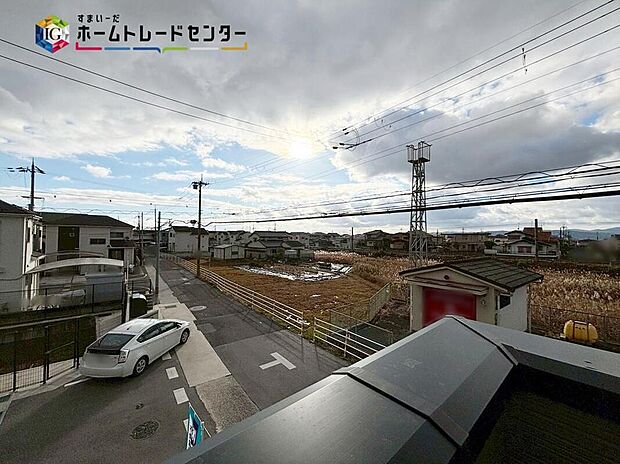 【眺望】
周辺は閑静な住宅地となっております。風通しも良く穏やかな時間をお過ごしいただけます。