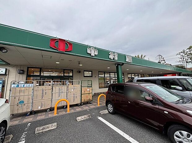 中村屋富雄店まで1270m 自転車で6分、車で3分♪