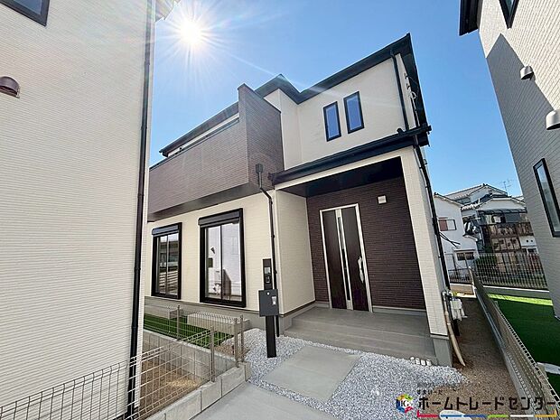 【現地外観写真】※B号棟
南からの陽光たっぷり降りそそぐ明るいお住まいです♪どのお部屋も、採光良好な風通しの良い快適な空間となっております♪