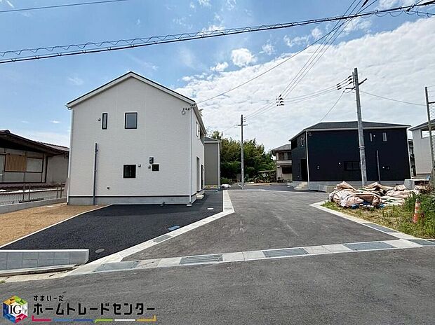 【分譲地全体写真】資料送付・ご見学即対応！建物完成しておりますので、室内ご内覧いただけます♪ご不明点等、スタッフがしっかりと説明させていただきますので、安心して現地をご覧ください♪