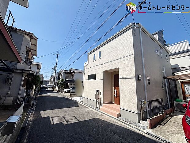 【前面道路含む現地写真】
車通りの少ない前面道路!小さなお子様がいても安心です♪現地をご覧いただきながら、住まいの夢をお聞かせください♪