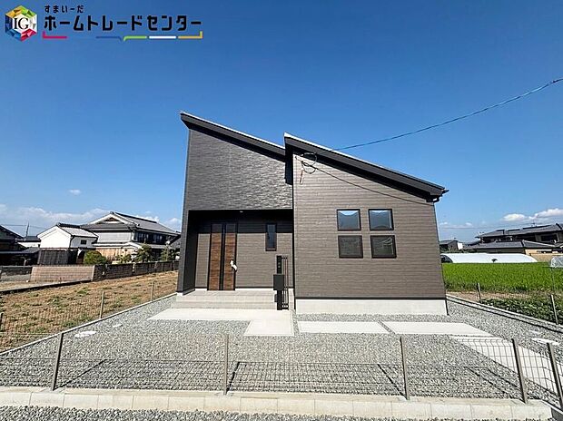 【現地外観写真】※2号棟
ご家族1人1人が部屋を持てるため、年頃のお子様がいるご家庭もプライバシーを確保することができます。