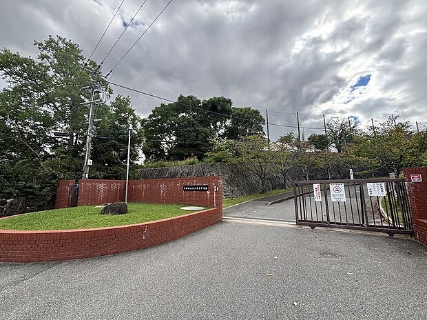 大和郡山市立郡山中学校（約1,800m）