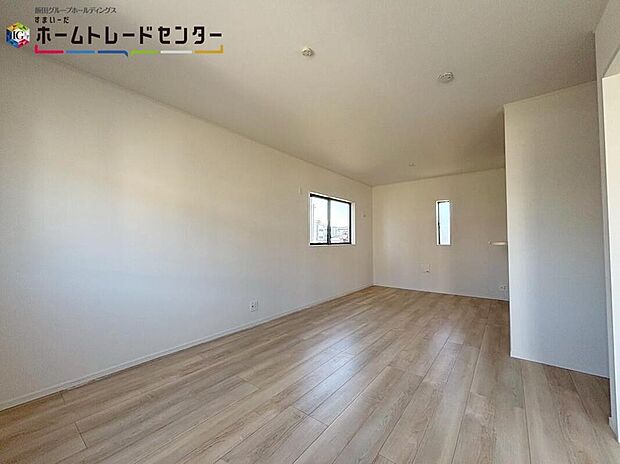 【リビング】広々としたLDKに、自分好みのインテリアでレイアウト。季節ごとに模様替えなども、楽しみの一つとなりそうです。