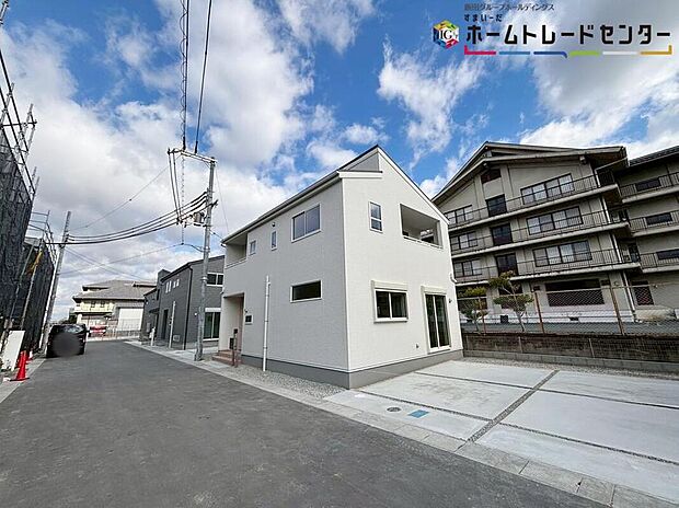 【現地外観写真】※3号棟
休日にご家族揃ってご見学はいかがでしょうか♪実際の現地を見てみると図面などではわからない、新たな発見もありますのでまずはお気軽にお問い合わせください♪