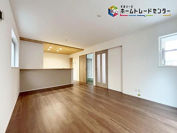 【リビング】広々としたLDKに、自分好みのインテリアでレイアウト。季節ごとに模様替えなども、楽しみの一つとなりそうです。