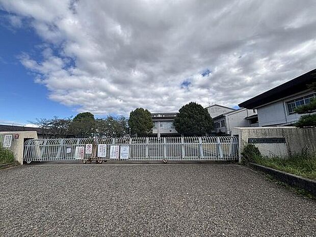 大和郡山市立片桐中学校（約1,230m）