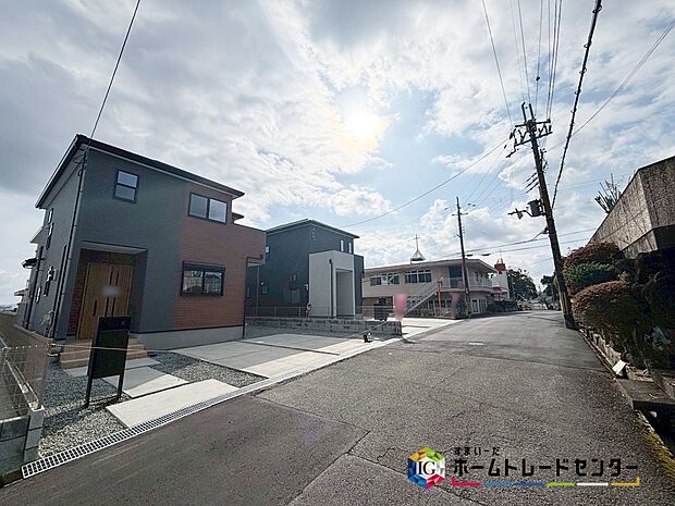 【前面道路含む現地写真】※1号棟側
■現地ご案内致します！周辺環境も併せてご確認頂けますので、お気軽にお問い合わせください♪