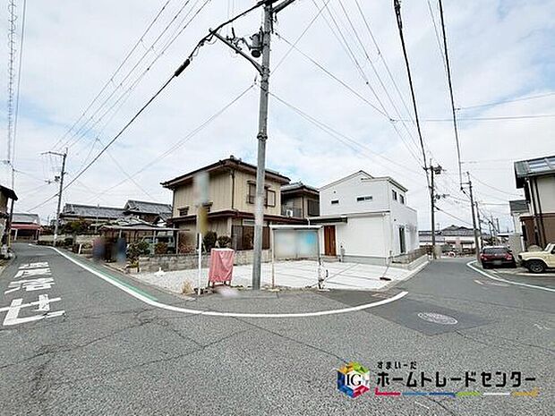 【【前面道路含む現地写真】】周辺は交通量の少ない生活道路なので小さなお子様がいても安心です♪これだけではない魅力が、現地できっと見つかる！お問合せをお待ちしております♪
