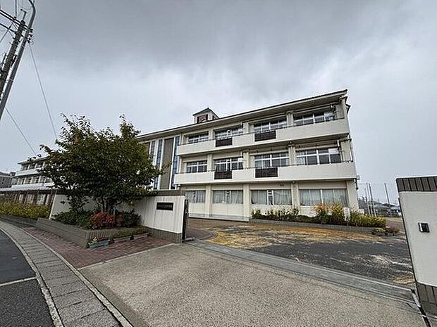 香芝市立香芝北中学校（約1,730m）