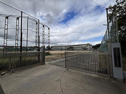 奈良市立登美ケ丘北中学校 1150m(徒歩15分)