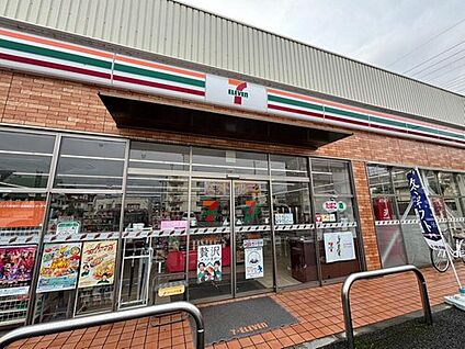 セブンイレブン近鉄大輪田駅前店 890m (徒歩12分、自転車で4分、車で2分)