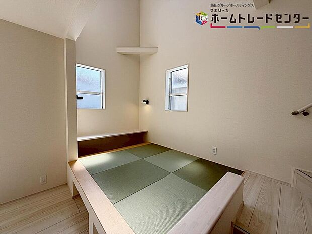 【【タタミコーナー】】お子様から片時も目を離せないというママは、LDKに隣接したタタミコーナーにおもちゃを置いて遊ばせると安心♪