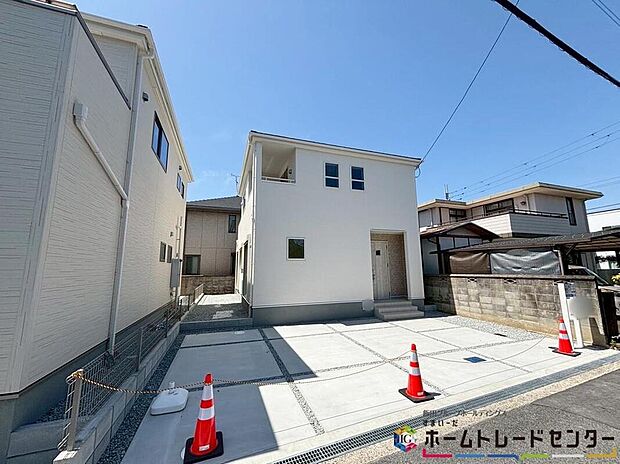 【現地外観写真】※1号棟
住環境良好な人気の低層住居専用地域に立地しております♪守られた環境は、お子様との暮らしにもおすすめです♪