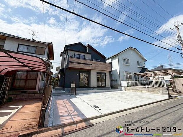 【現地外観写真】カースペースは３台可能です♪近鉄けいはんな線「学研北生駒」駅までバス９分「ひかりが丘住宅口」停歩4分♪