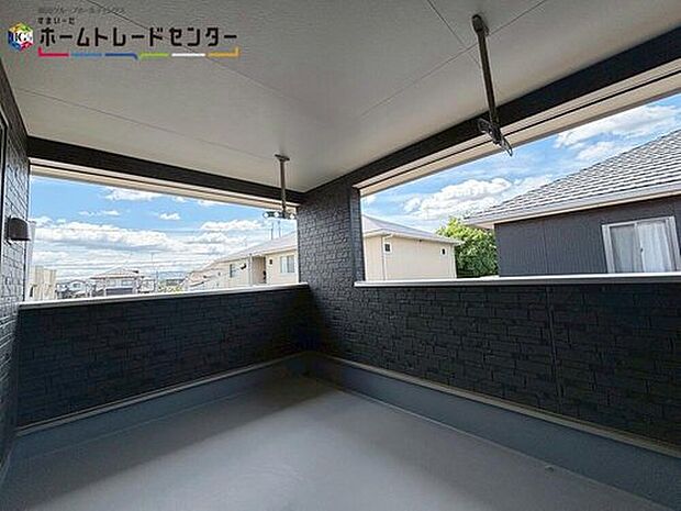 【バルコニー】十分な広さのインナーバルコニーがございます!リモートワークの休憩時間に、ちょっと外の風にあたってリフレッシュしませんか?