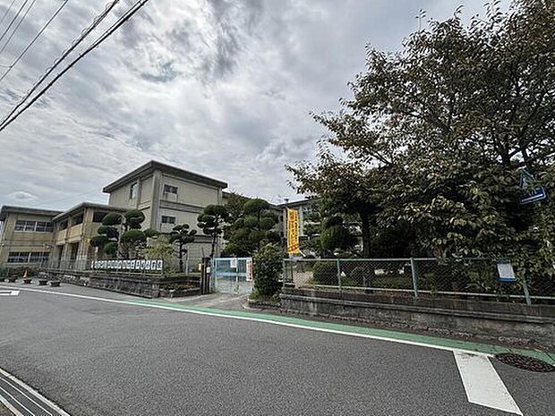 奈良市立平城小学校(約1,290m)