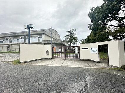 平群町立平群中学校 2220m(徒歩28分)